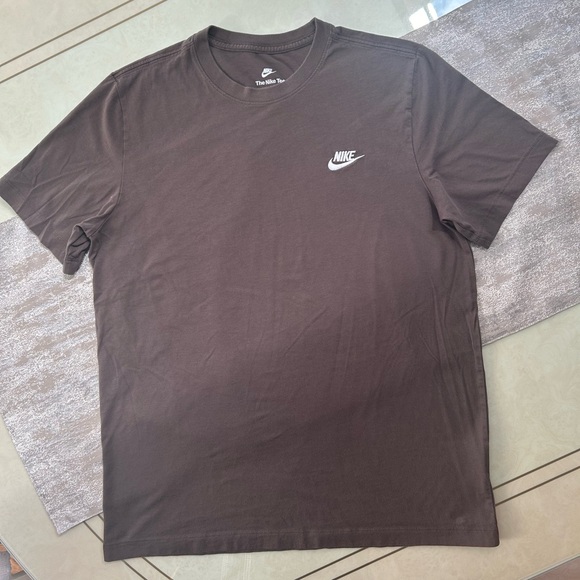 Nike Women’s Tshirt - Picture 2 of 16